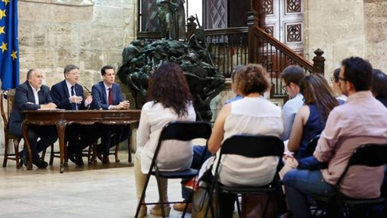 Alfaro, junto al presidente de la Generalitat Valenciana, Ximo Puig, en una acto público
