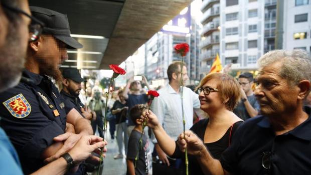 Podemos y Compromís salen a la calle en Valencia contra «las fuerzas de ocupación» de Cataluña