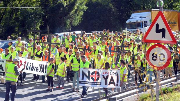 Las Cortes urgen el desvío de camiones de la N-1 entre Burgos y Miranda por la autopista AP-1