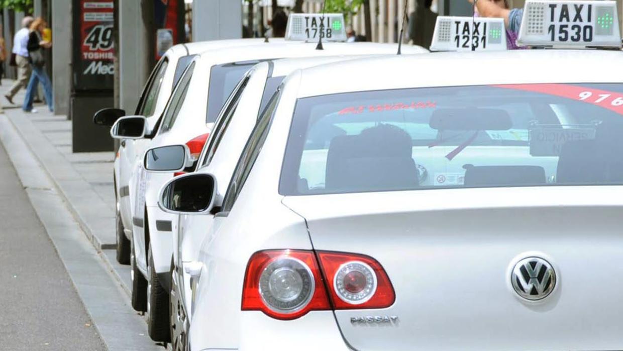 Los acusados compraban taxis cuyos cuentakilómetros trucaban para venderlos como coches de segunda mano, según la acusación