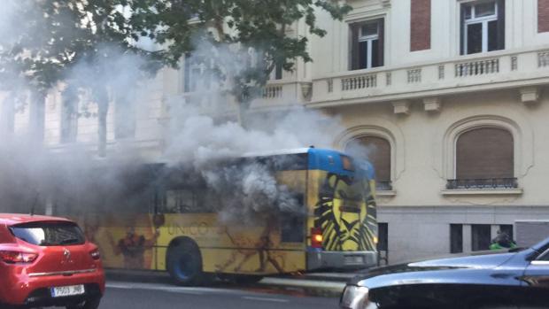 Arde un nuevo autobús de la EMT en Madrid