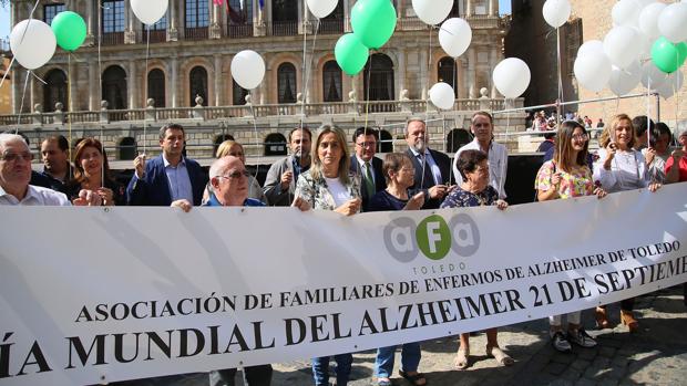 Toledo se solidariza con los enfermos de Alzheimer con una suelta de globos