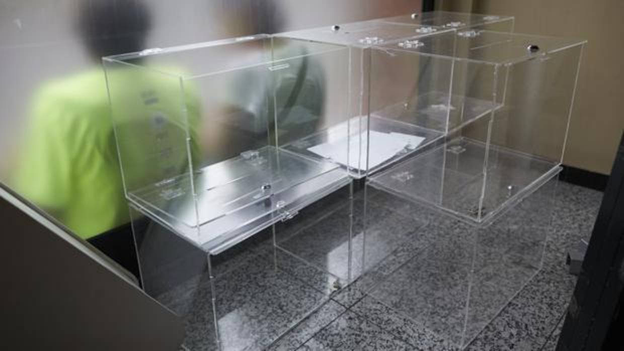 Urnas en el interior de la Asamblea Nacional Catalana