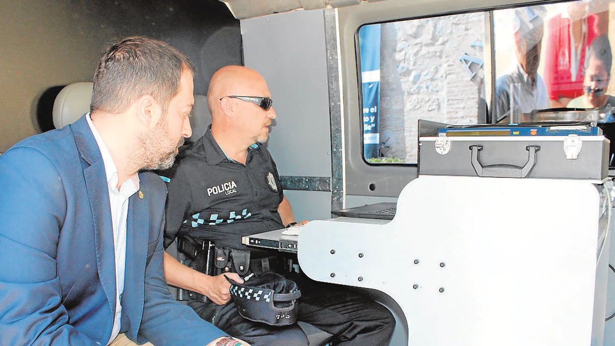 Torrijos estrena vehículo multifuncional para la Policía
