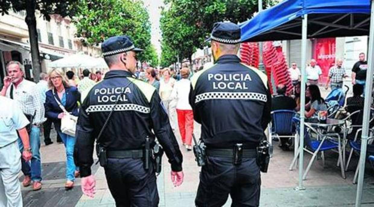 Un policía local de Vitoria ayuda a una mujer a dar a luz en su domicilio