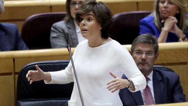 Santamaría pide a PSOE y Ciudadanos que mantengan su apoyo al Gobierno después del 1 de octubre