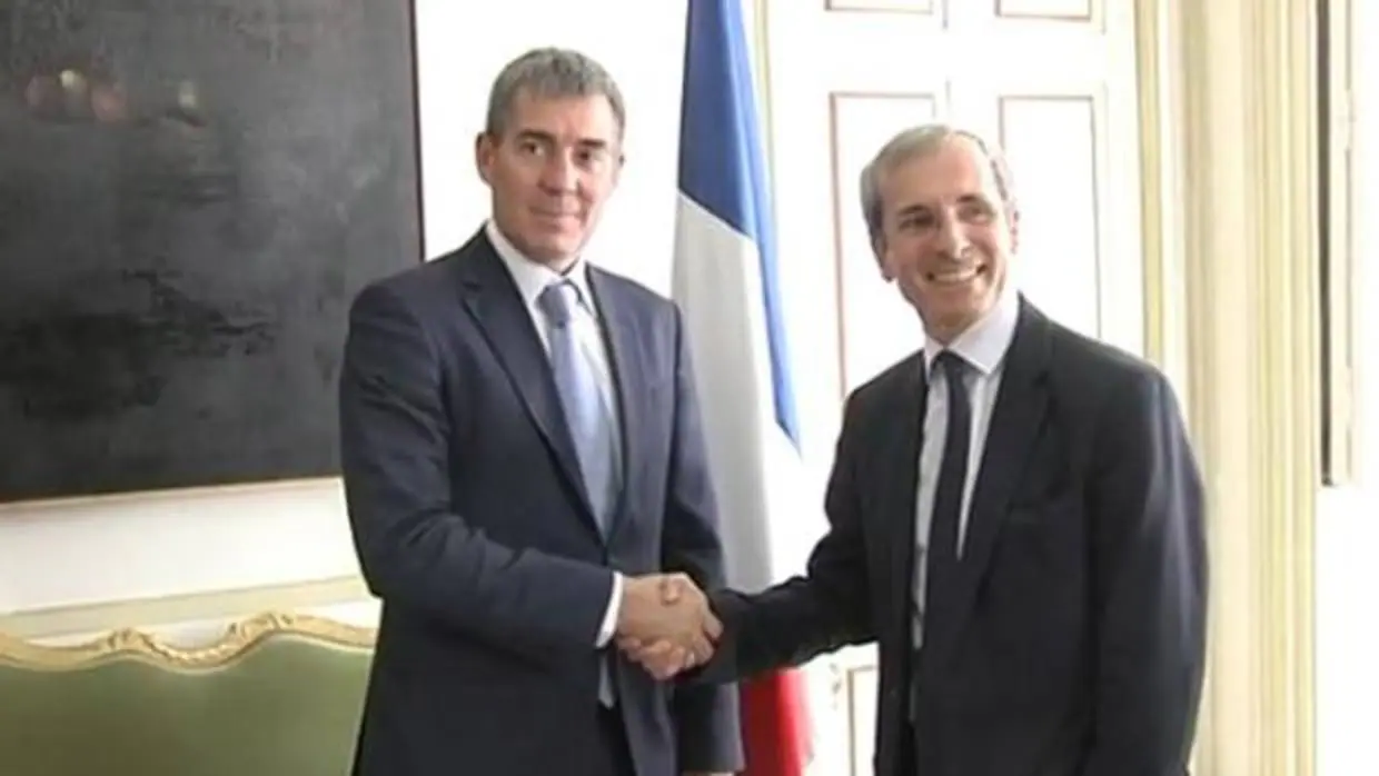 El presidente canario con el embajador francés en España, Yves Saint-Geours