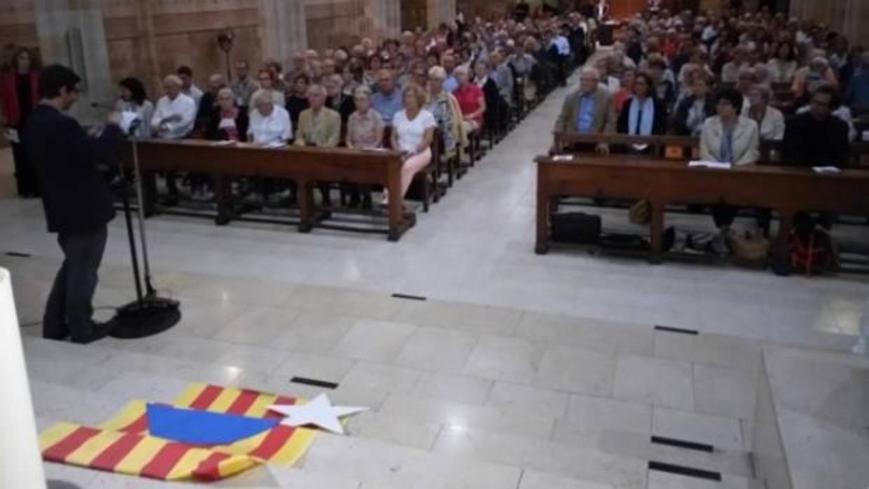 Rezos por el referéndum en una iglesia de Barcelona