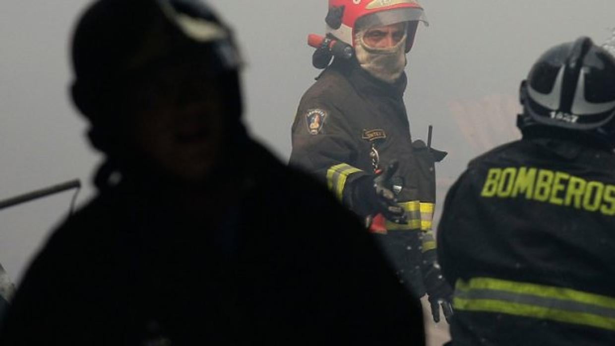 Los bomberos encontraron el cuerpo sin vida del hombre postrado sobre su cama