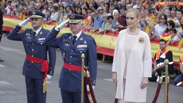 Cifuentes: «Los dirigentes políticos que han alimentado el odio son traidores a la Constitución»