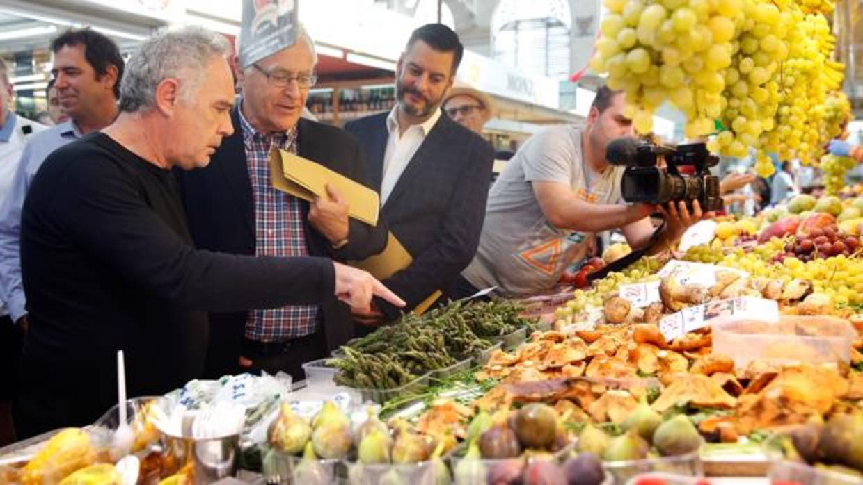 Imagen de Ferrán Adrián en el Mercado Central de Valencia