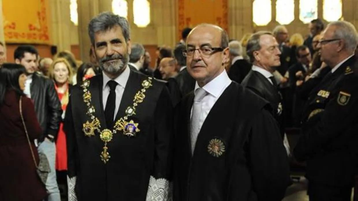 El presidente del Tribunal Supremo y CGPJ, Carlos Lesmes, con el presidente del TSJC, Jesús María Barrientos