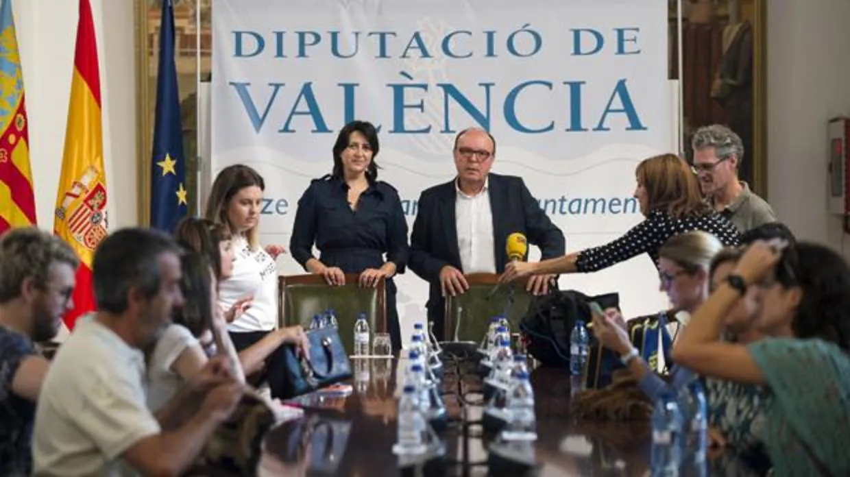 Imatge de la roda de premsa de Pepe Ruiz i Rosa Pérez