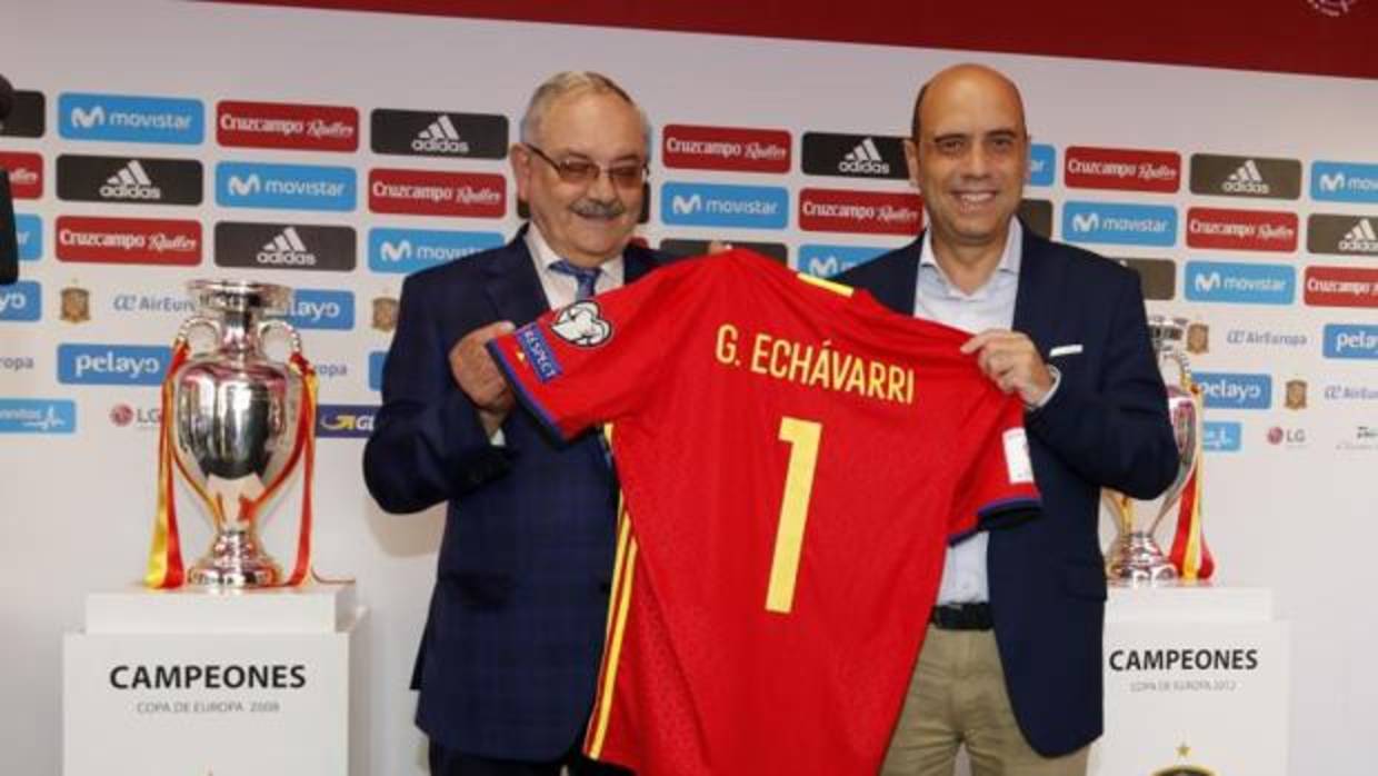 El alcalde, Gabriel Echávarri, este miércoles en la Fan Zone de la Selección Española de fútbol