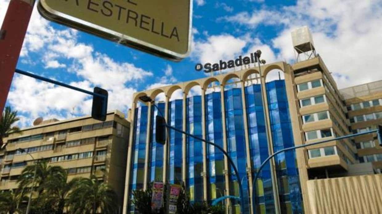 Nueva sede del Banco Sabadell, en la avenida Óscar Esplá de Alicante