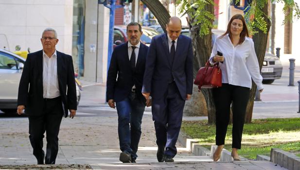 El alcalde de Alicante no contesta a la acusación al declarar por los posibles contratos fraccionados