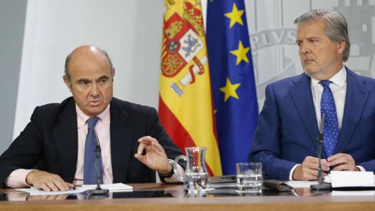 Miles de personas se han reunido en la Plaza de Colón