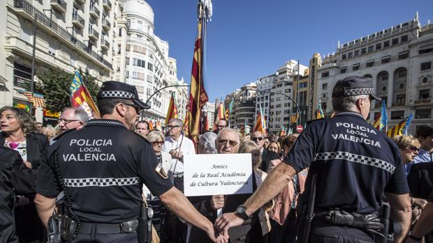 El Gobierno refuerza el dispositivo de seguridad con un centenar de policías de fuera de Valencia