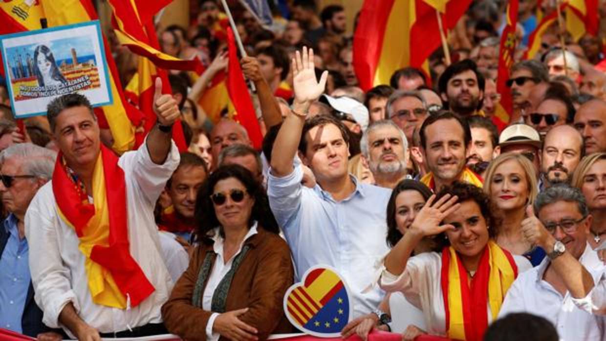 Los líderes del PP y Ciudadanos en Cataluña estuvieron en la manifestación por la unidad de España