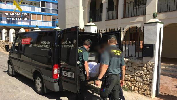 Hallan el cadáver de una persona con la cabeza tapada por un bolsa y con heridas de arma blanca