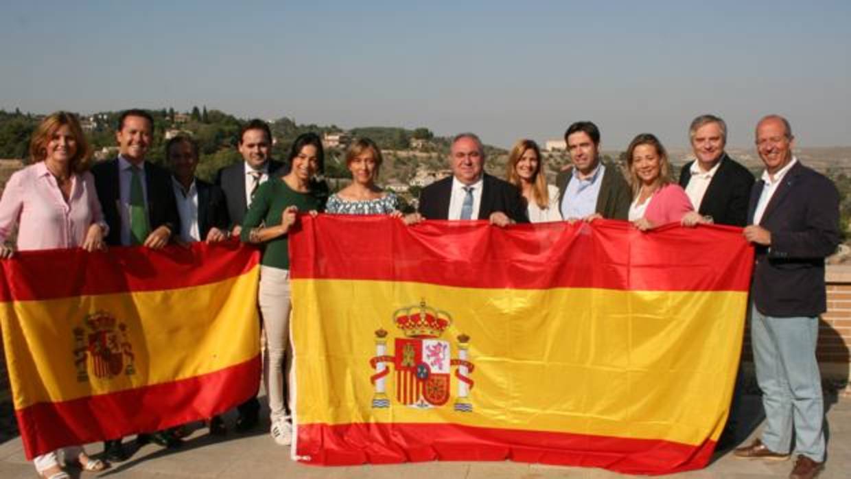 Los diputados del PP, en la terraza de las Cortes