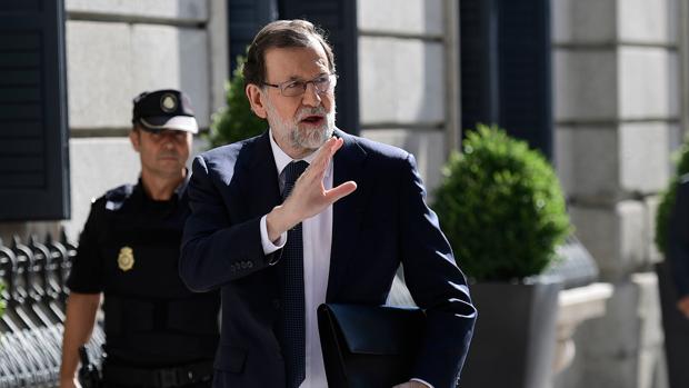 Rajoy: «Es urgente volver cuanto antes a la legalidad y poner fin a este desgarro»