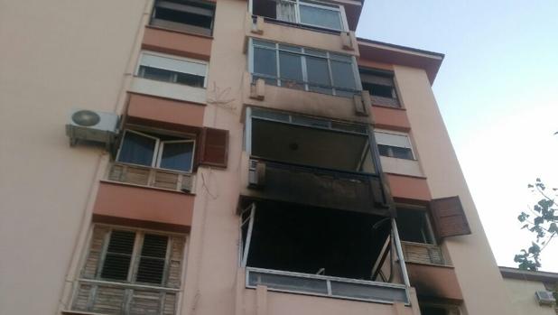 Desalojados tres restaurantes y un edificio por dos incendios en Benidorm y Alicante