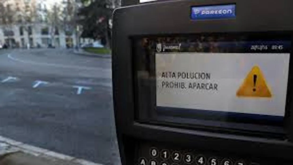 Parquímetro en el centro de la capital que prohíbe el aparcamiento