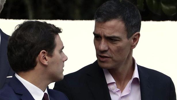 El Gobierno, el PSOE y Ciudadanos, juntos en la recepción del Rey por la Fiesta Nacional