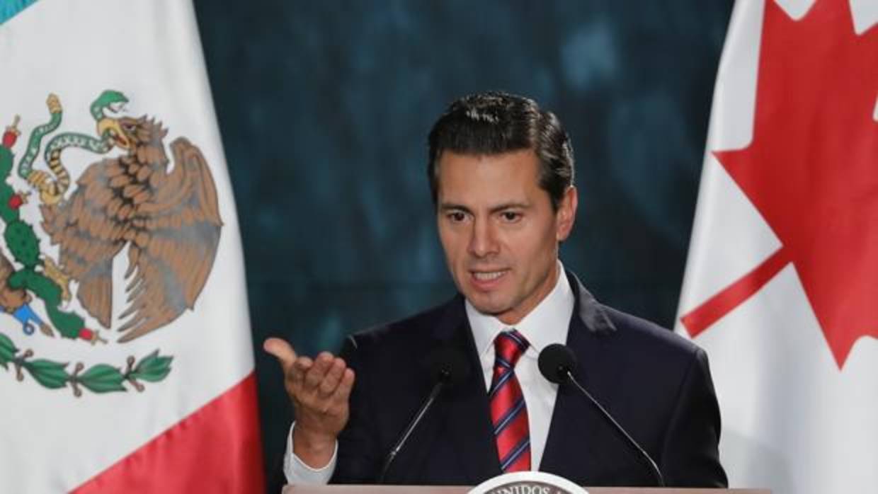 El presidente de México, Enrique Peña Nieto participa en un mensaje conjunto a medios de comunicación