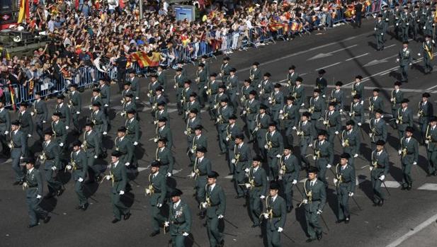 Vivas y mucho cariño a la Policía Nacional y la Guardia Civil