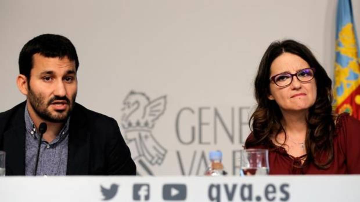 El conseller Vicent Marzà y la vicepresidanta del Consell, Mónica Oltra, en rueda de prensa este viernes