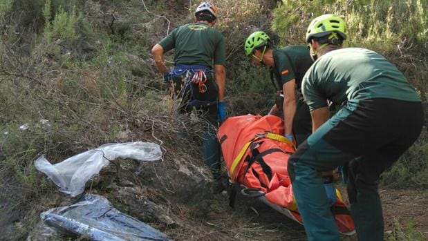 Mueren dos ancianos tras despeñarse en todoterreno por un barranco de 30 metros en Beniarrés