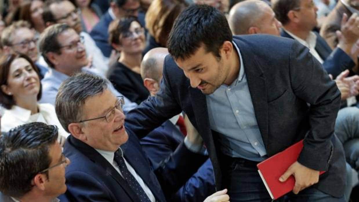 Imagen del presidente Puig y el conseller Marzá tomada este lunes en el Palau de la Generalitat