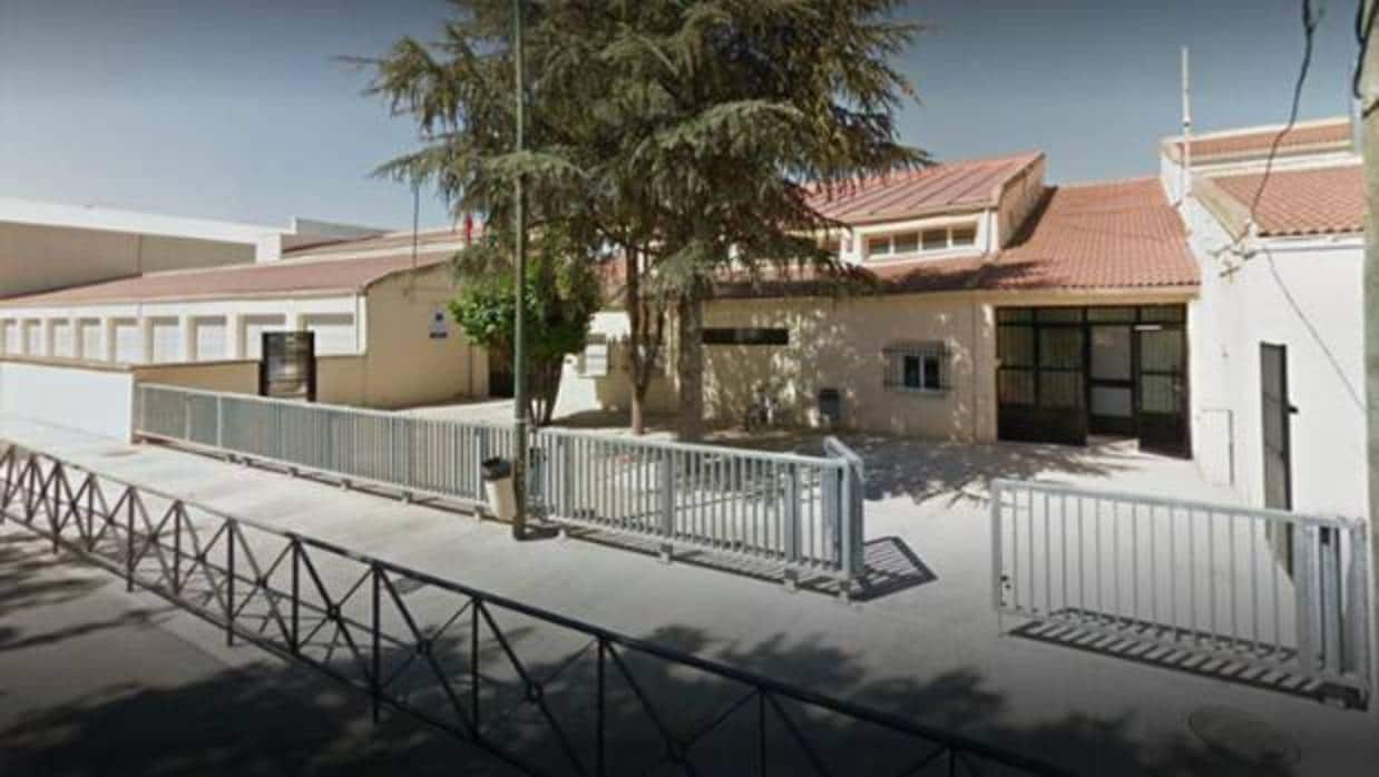 Imagen del colegio de Tarancón (Cuenca) que ha sido desalojado