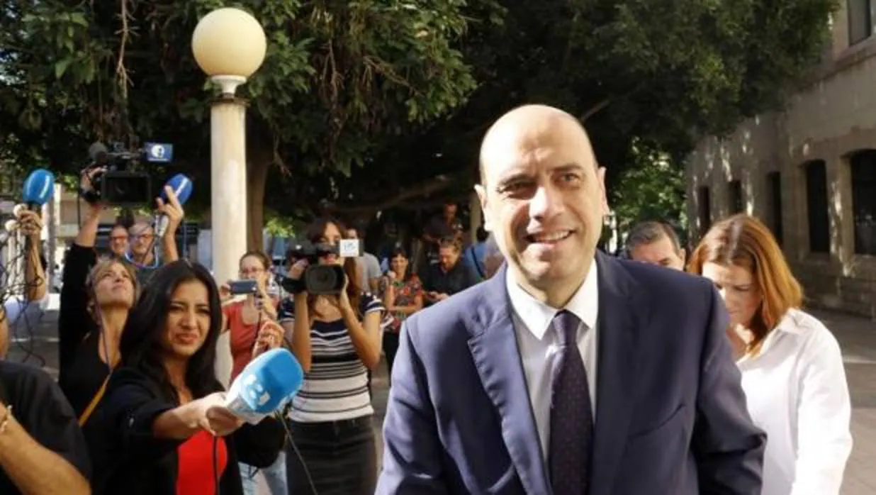 El alcalde Alicante, Gabriel Echávarri, en los juzgados para su primera declaración como investigado