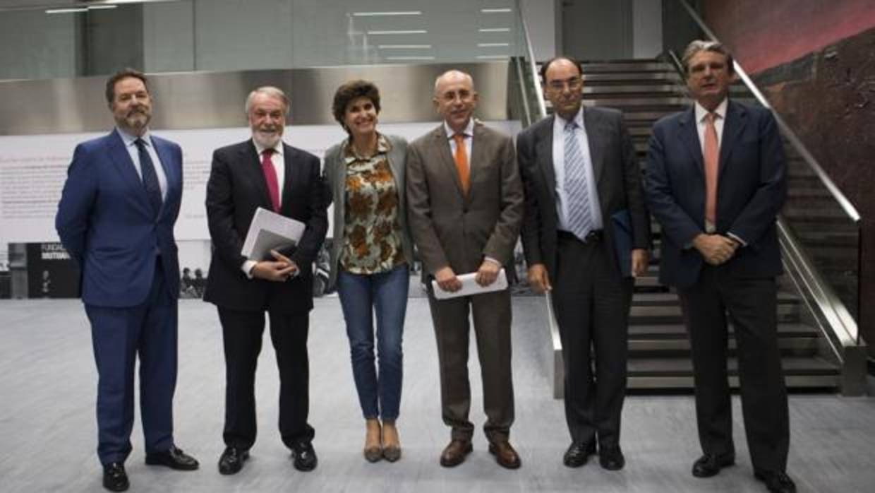 De izquierda a derecha: Rubido, Mayor Oreja, San Gil , Rossell, Vidal-Quadras y Gómez Pineda