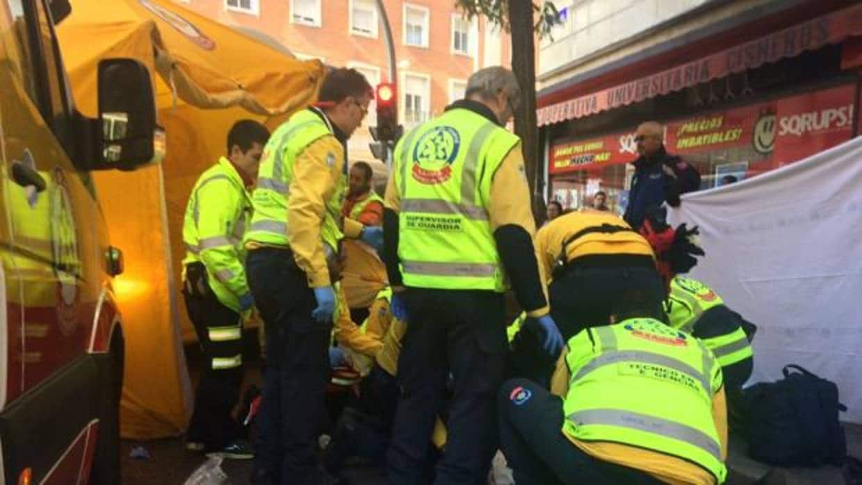 Fallece una mujer de 83 años atropellada por un autobús de la EMT