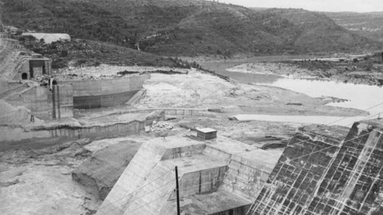 Imagen de la presa de Tous tomada tras la riada que se la llevó por delante el 20 de octubre de 1982