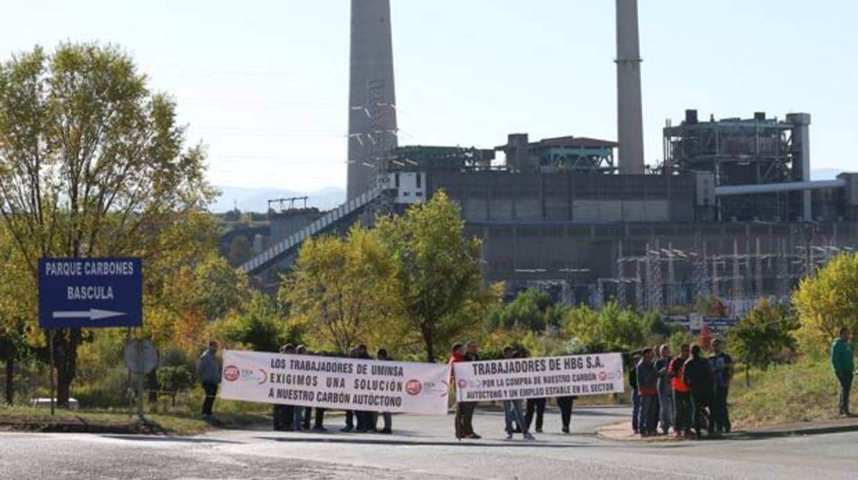 Protesta de mineros a las puertas de la central de Compostilla, en una imagen de archivo