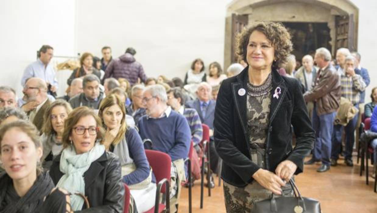 La catedrática del departamento de Bioquímica y Biología Molecular, María Ángeles Serrano, ya ha presentado su candidatura a rector