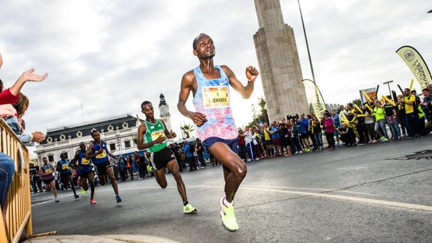La keniana Joyciline Jepkosgei, récord del mundo de Medio Maratón en Valencia