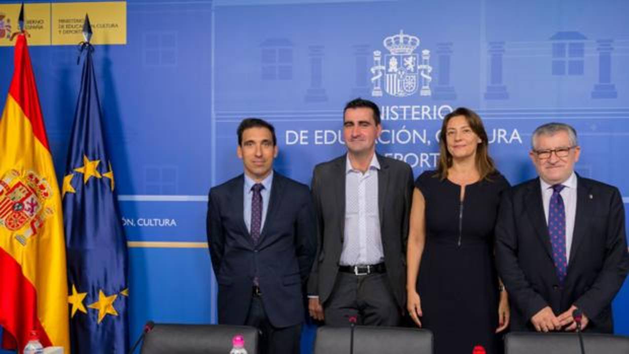 Ignacio García, Montserrat Iglesias y Ángel Felpeto en la presentación del nuevo director del Festival de Almagro