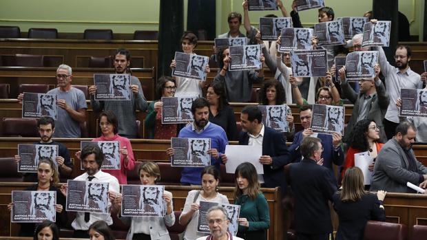 Podemos se arruga ante Pastor y no se atreve a montar un nuevo número en el Pleno del Congreso