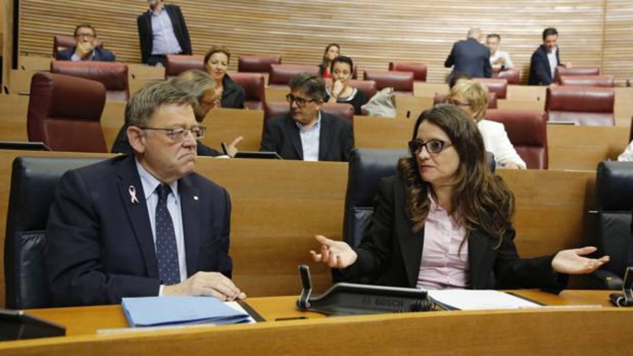 Imagen de Ximo Puig y Mónica Oltra en las Cortes Valenciana