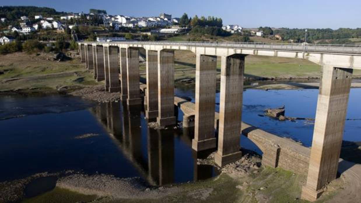 Embalse de Portomarín (Lugo)