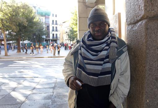 Andy, en su sitio habitual en Toledo, el Arco de la Sangre