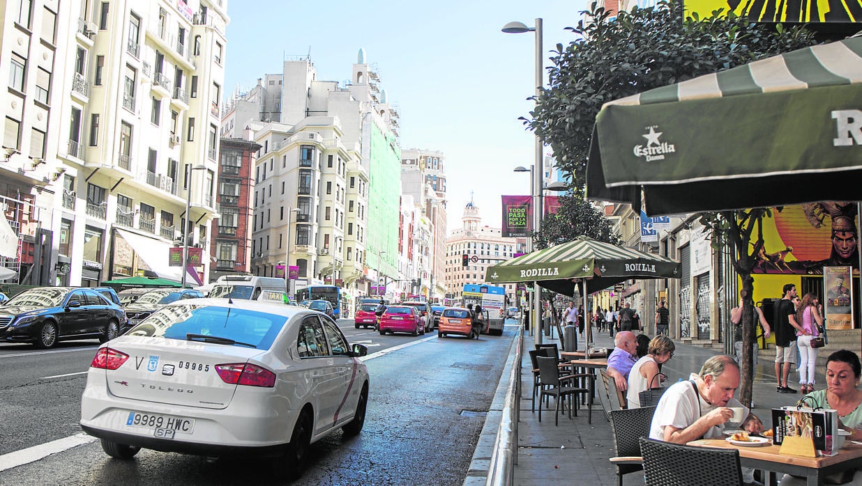 La reforma incluirá el vallado metálico de la calle