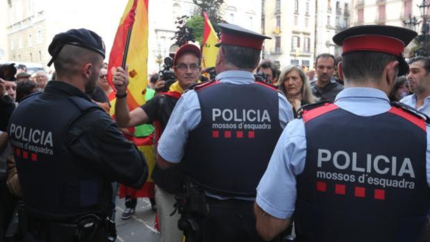 El nuevo jefe de los Mossos retira la escolta a los consejeros catalanes cesados por el Gobierno