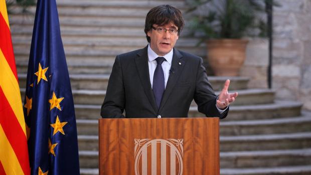 El destituido Puigdemont llama a la «oposición democrática» contra la aplicación del artículo 155